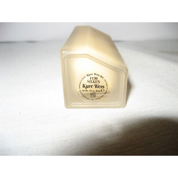 Kjaer Weis Invisible Touch Liquid Foundation 1 oz f130 Silken - Picture 3 of 3